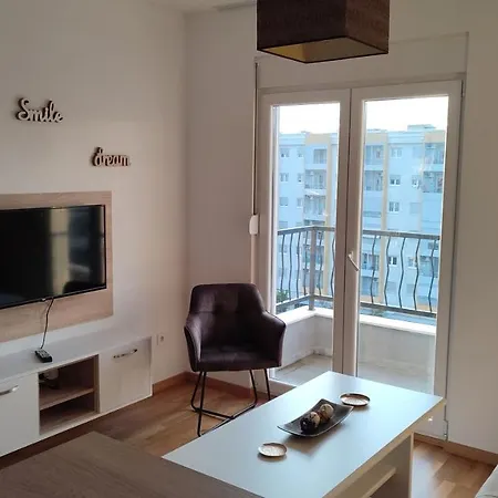 Stari Aerodrom Апартаменты Подгорица