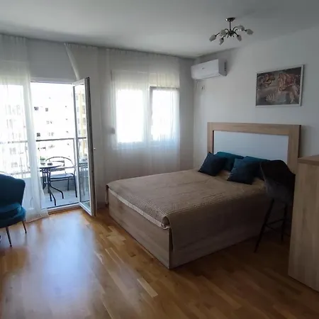 Stari Aerodrom Апартаменты *